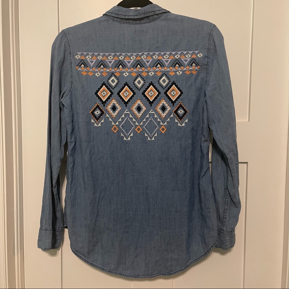 Size small hollister chambray shirt! Aztec/southwest style embroidery!